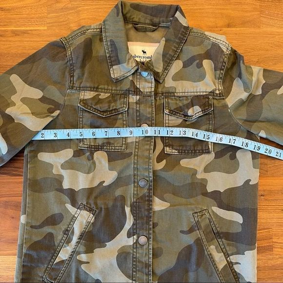🍋 Abercrombie Kids • Unisex Long Sleeve Buttoned Green Camo Jacket - Picture 6 of 6